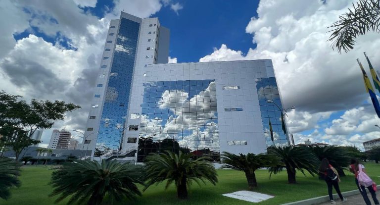 Assembleia aprova lei que proíbe reconstituição de leite importado