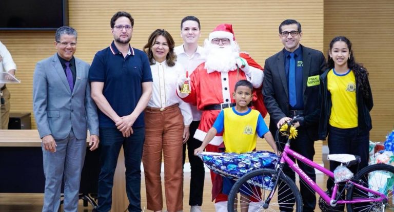 Assembleia Legislativa de Rondônia promove entrega de presentes em parceria com os Correios