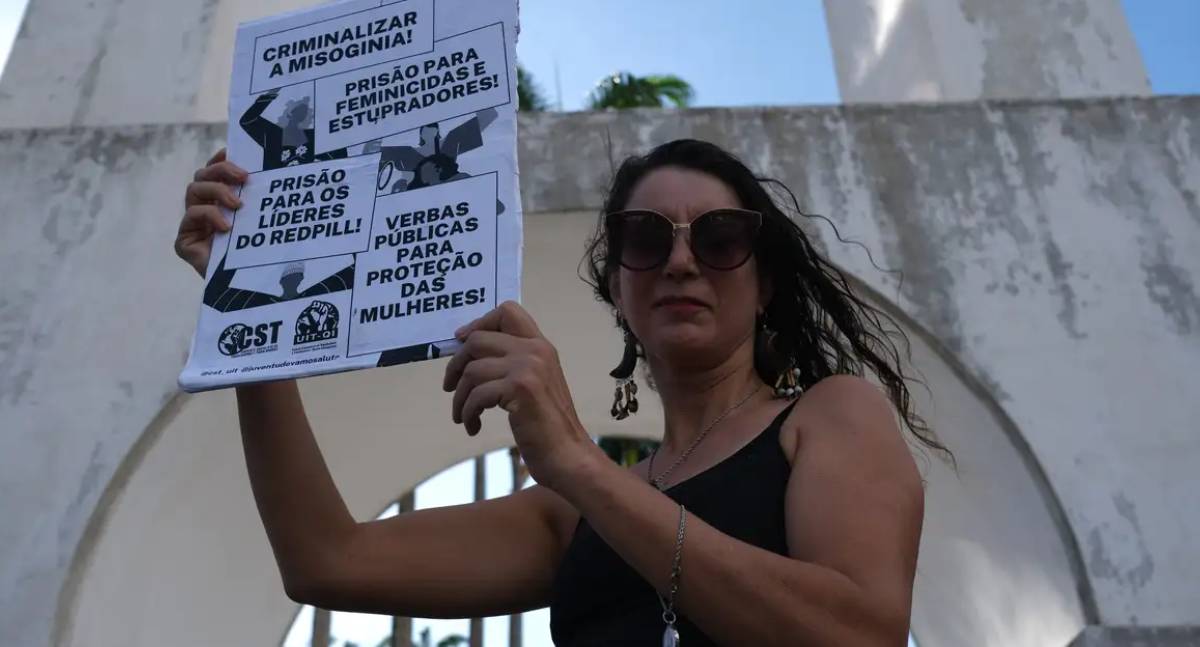 Ato nos Arcos da Lapa pede fim da violência contra minorias