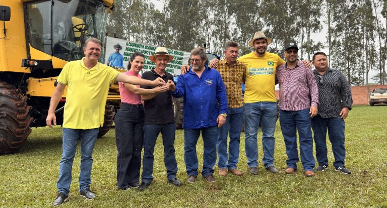 Jaime Bagattoli entrega colheitadeira de cereais para apoiar a agricultura familiar de Alto Alegre dos Parecis