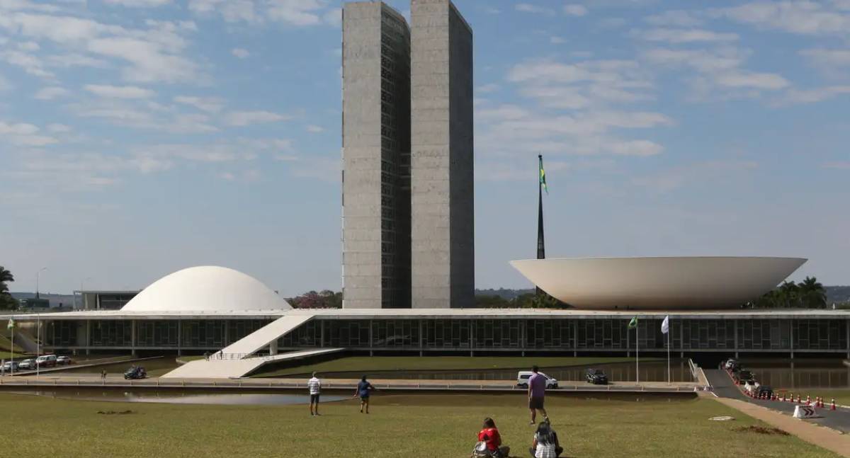 Bancadas da Câmara acionam STF contra projeto que reduz penas do 8 de janeiro