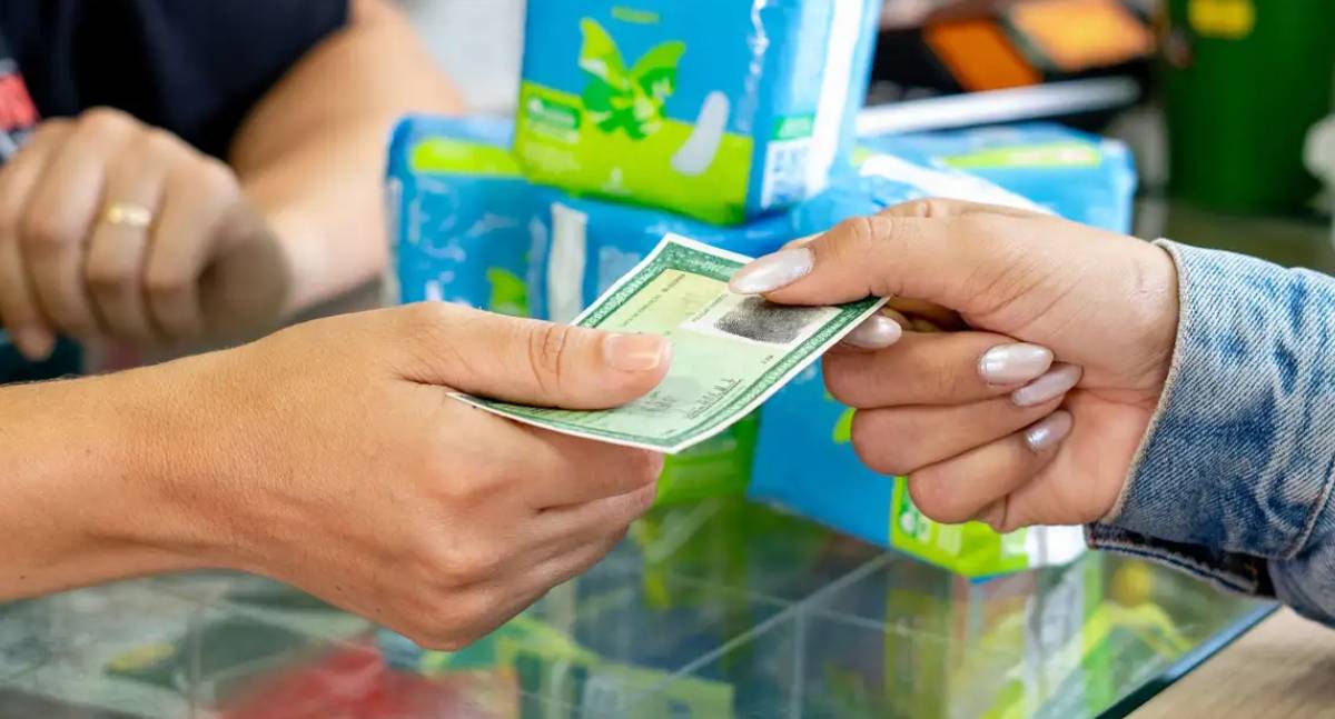 Beneficiárias recebem mensagens sobre retirada de absorventes no SUS