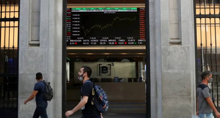 Bolsa brasileira supera a marca de 164 mil pontos e bate terceiro recorde