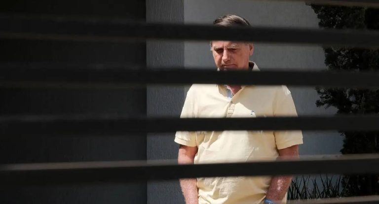 Bolsonaro inicia reabilitação após cirurgia de hérnia em Brasília