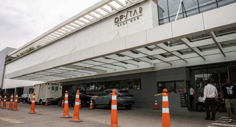 Bolsonaro passa por cirurgia após crise de soluço