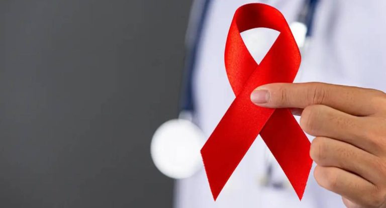 Brasil comemora avanços no combate ao HIV e mira meta da OMS