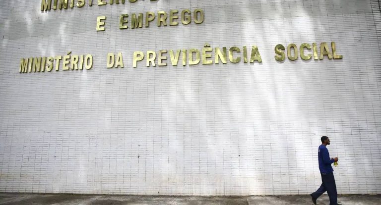 Brasil cria 85,8 mil empregos formais em novembro