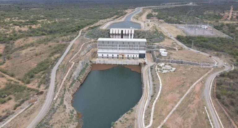 Brasil supera desafios do relevo e eleva água mais de 200 metros no sertão nordestino