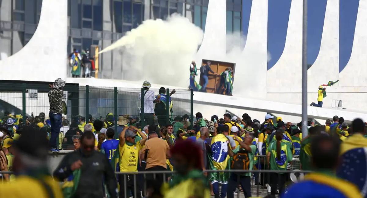 Câmara aprova projeto que reduz penas de condenados pelo 8 de janeiro
