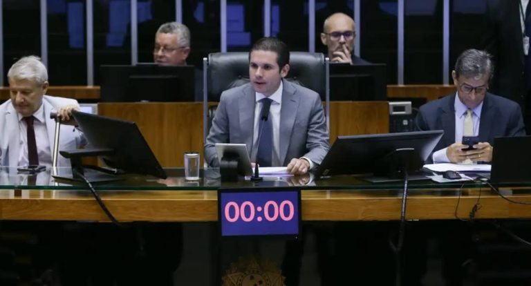 Câmara aprova texto-base que regulamenta o IBS da reforma tributária