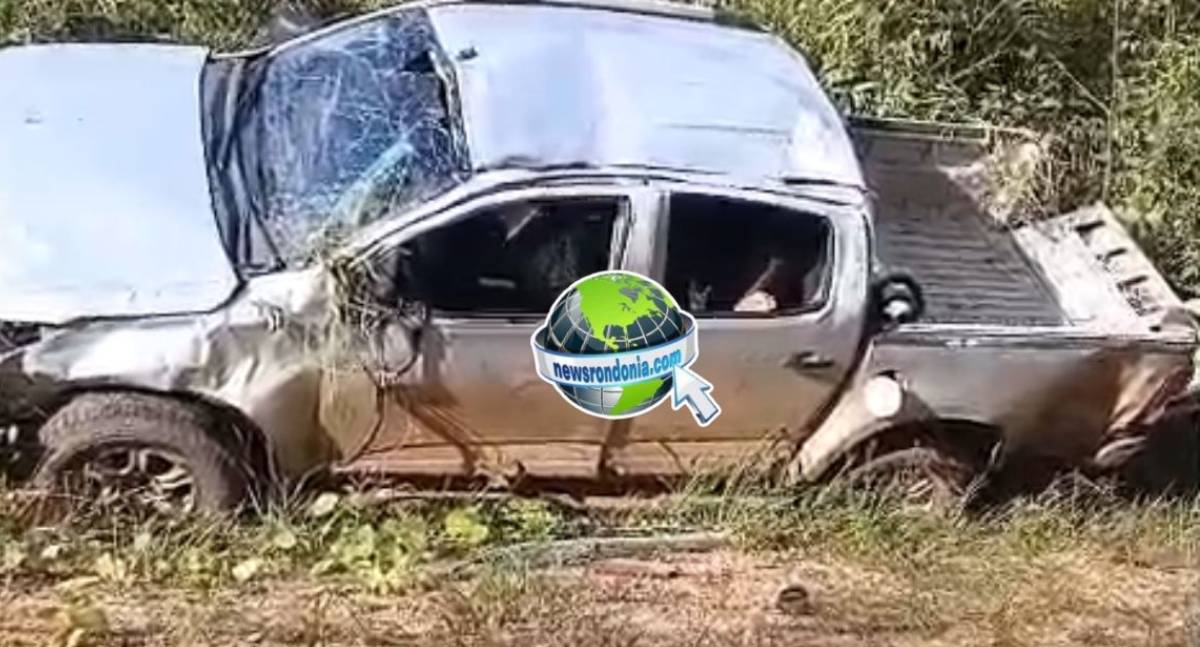 Caminhonete capota e deixa dois feridos no Ramal Jatuarana