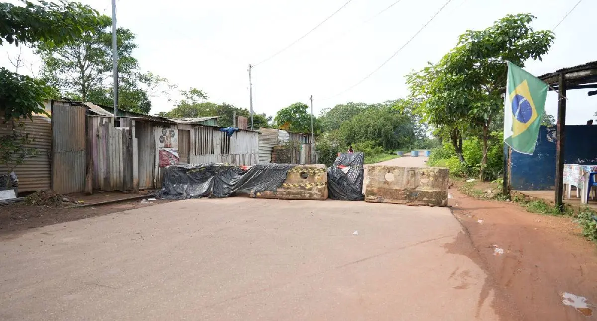 Canal Santa Bárbara segue interditado por risco de desmoronamento em Porto Velho