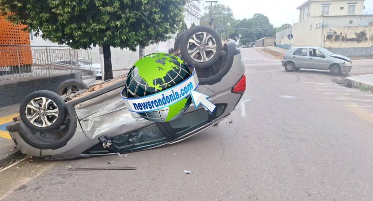 Capotamento deixa mulher ferida no centro