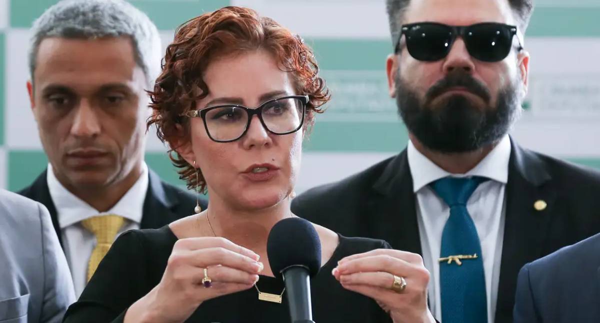 Carla Zambelli pode ser presa na Colmeia, em Brasília, se for extraditada