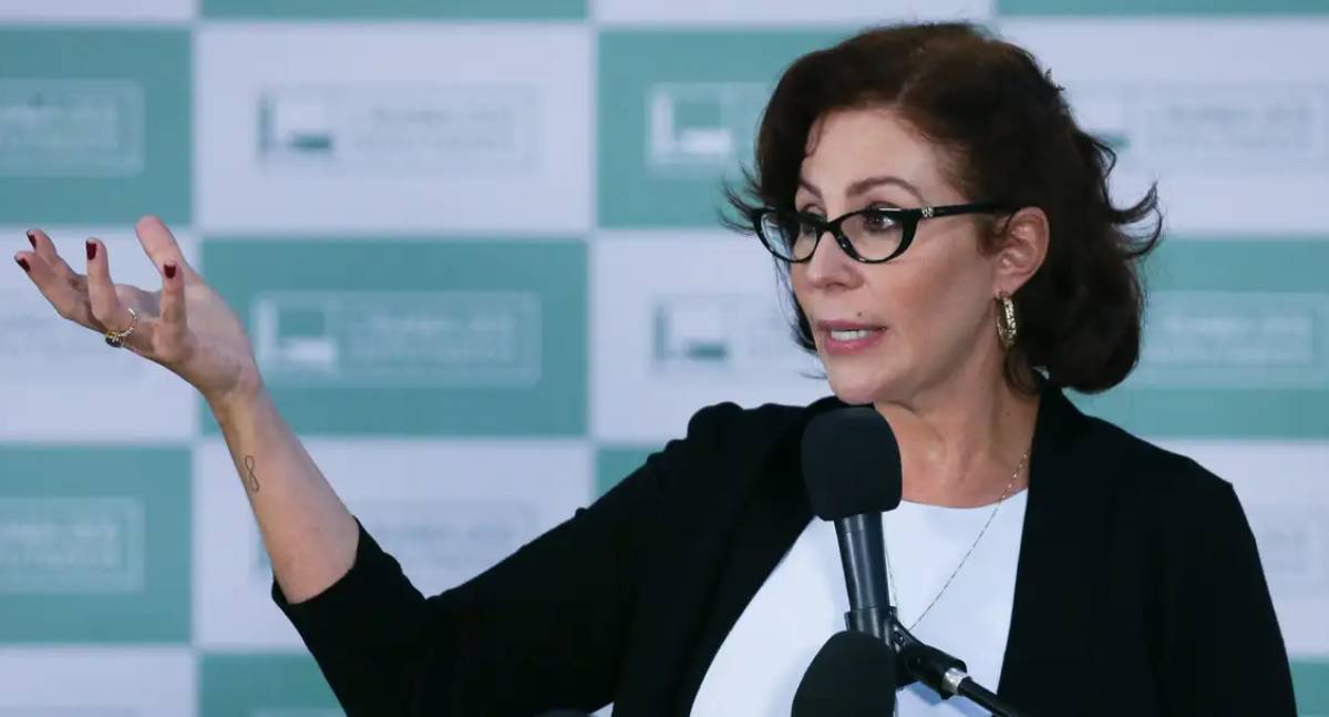 Carla Zambelli renuncia ao mandato e suplente será empossado