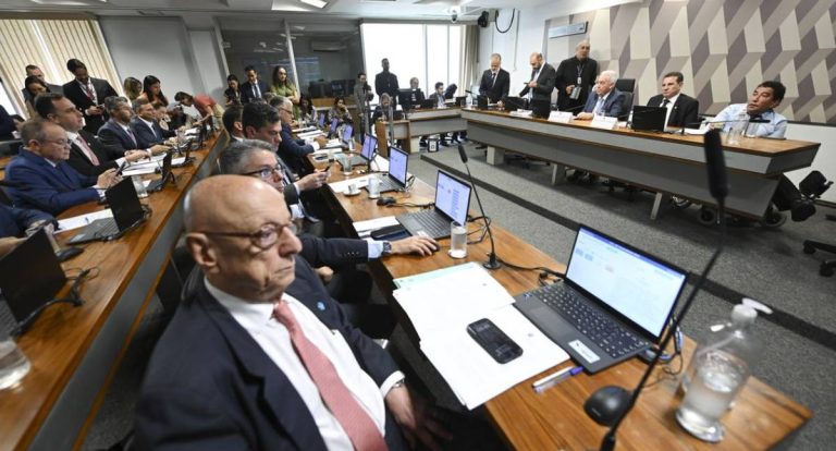 CCJ reduz prazo de vista do projeto de lei da dosimetria para quatro horas