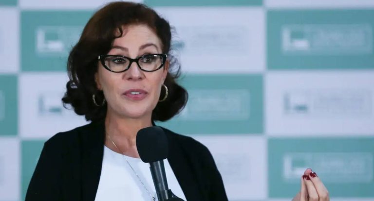 CCJ: relator vota pela manutenção do mandato de Carla Zambelli no STF