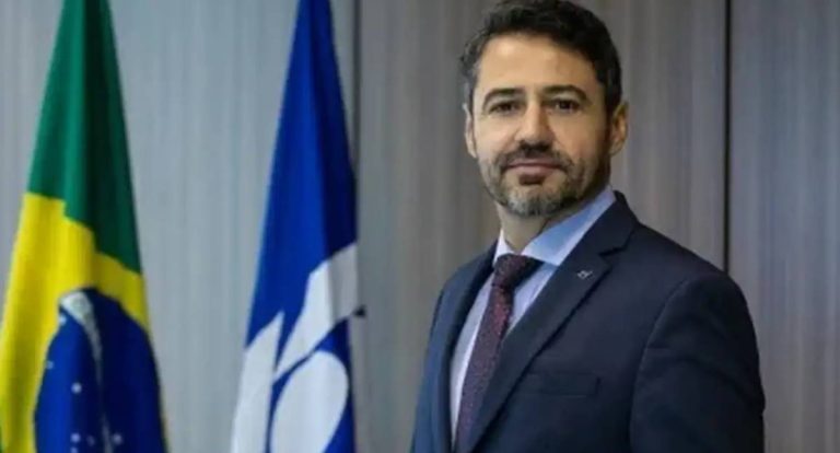 CGU demite ex-chefe da Receita Federal envolvido no caso das joias sauditas