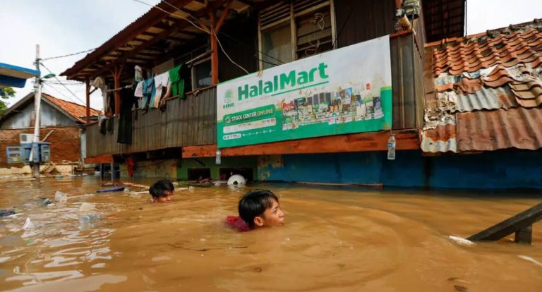 Cheias na Ásia causam mais de 1.600 mortes na Indonésia, Sri Lanka e Tailândia