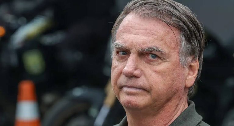 Cirurgia de Bolsonaro é realizada para tratar soluço persistente