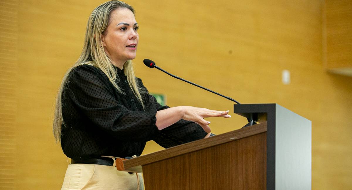 Cláudia de Jesus cobra valorização dos servidores da saúde no orçamento de 2026