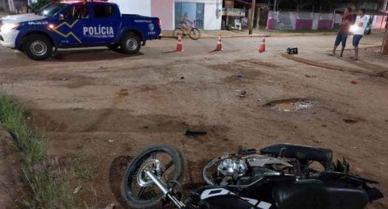 Colisão grave fere duas irmãs em motocicleta no bairro Cristo Rei