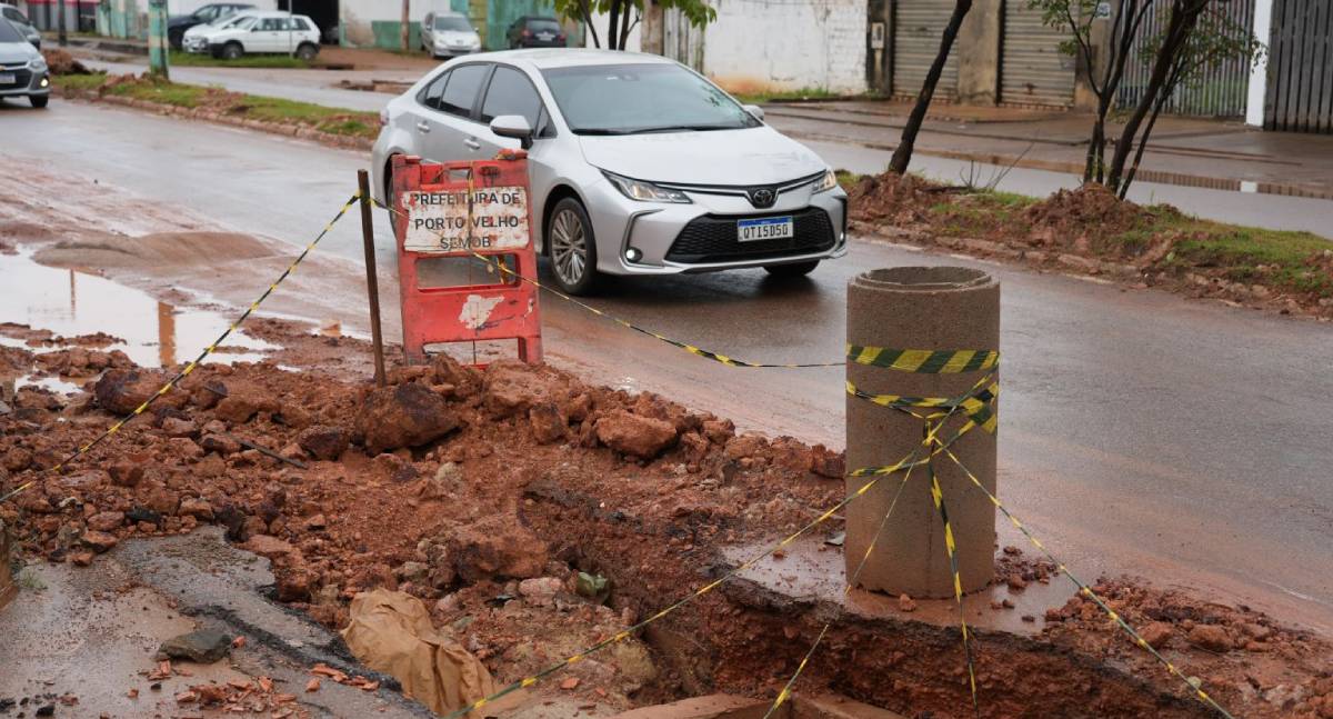 Com bocas de lobo limpas, Prefeitura supera alagamentos na avenida Rio de Janeiro