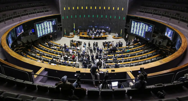 Congresso entra na reta final das atividades do ano com votação de PECs e debates sobre escândalo no setor financeiro