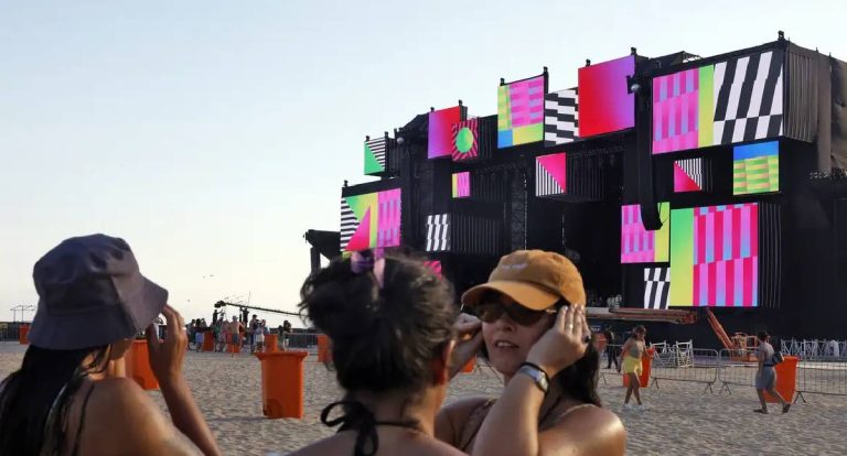 Copacabana vive clima de expectativa para o Réveillon 2026