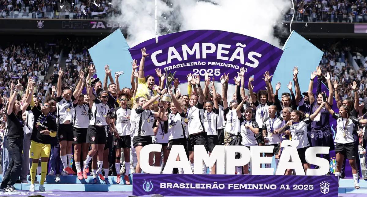 Corinthians domina temporada do futebol feminino em 2025