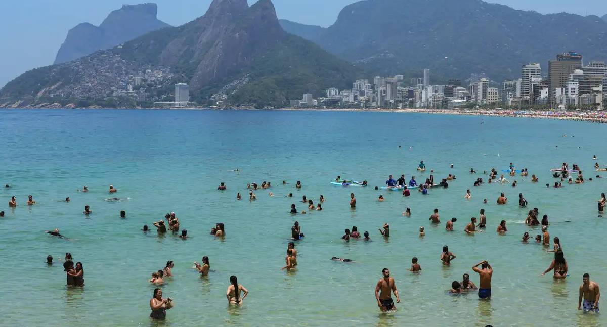 Corpo de piloto é encontrado após queda de ultraleve em Copacabana