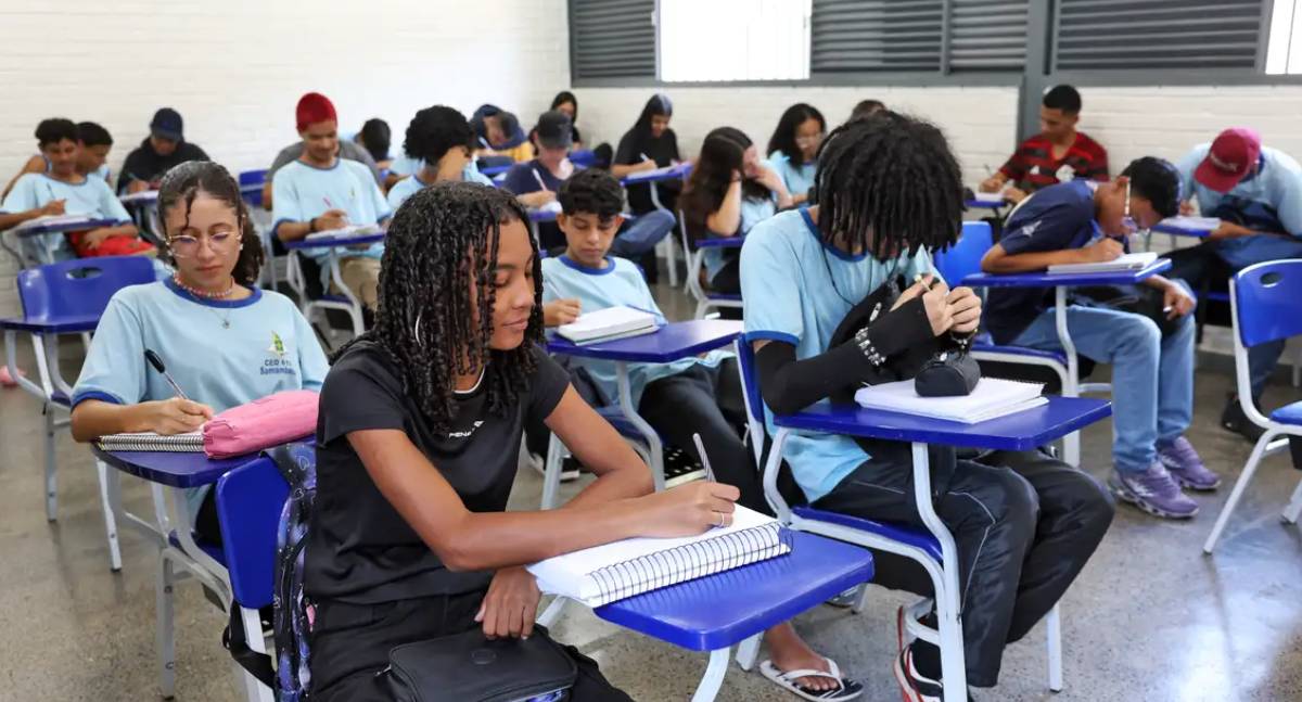 Décima parcela do Programa Pé-de-Meia começa a ser paga nesta segunda