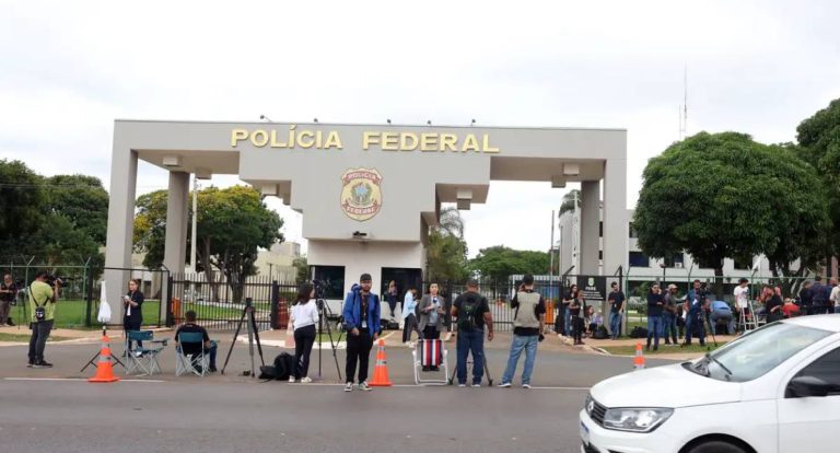 Defesa de Bolsonaro solicita autorização para ultrassonografia na prisão