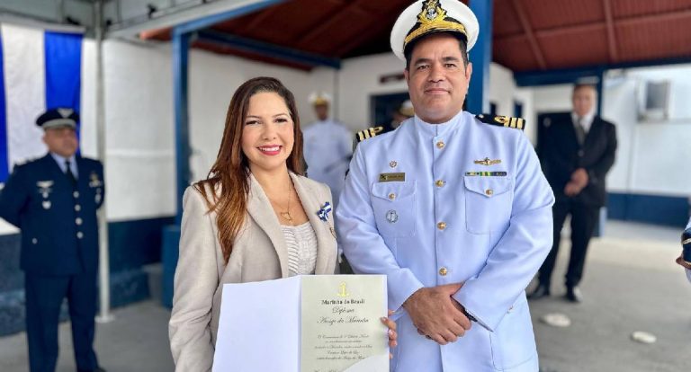 Deputada Cristiane Lopes recebe Medalha Amiga da Marinha em Porto Velho