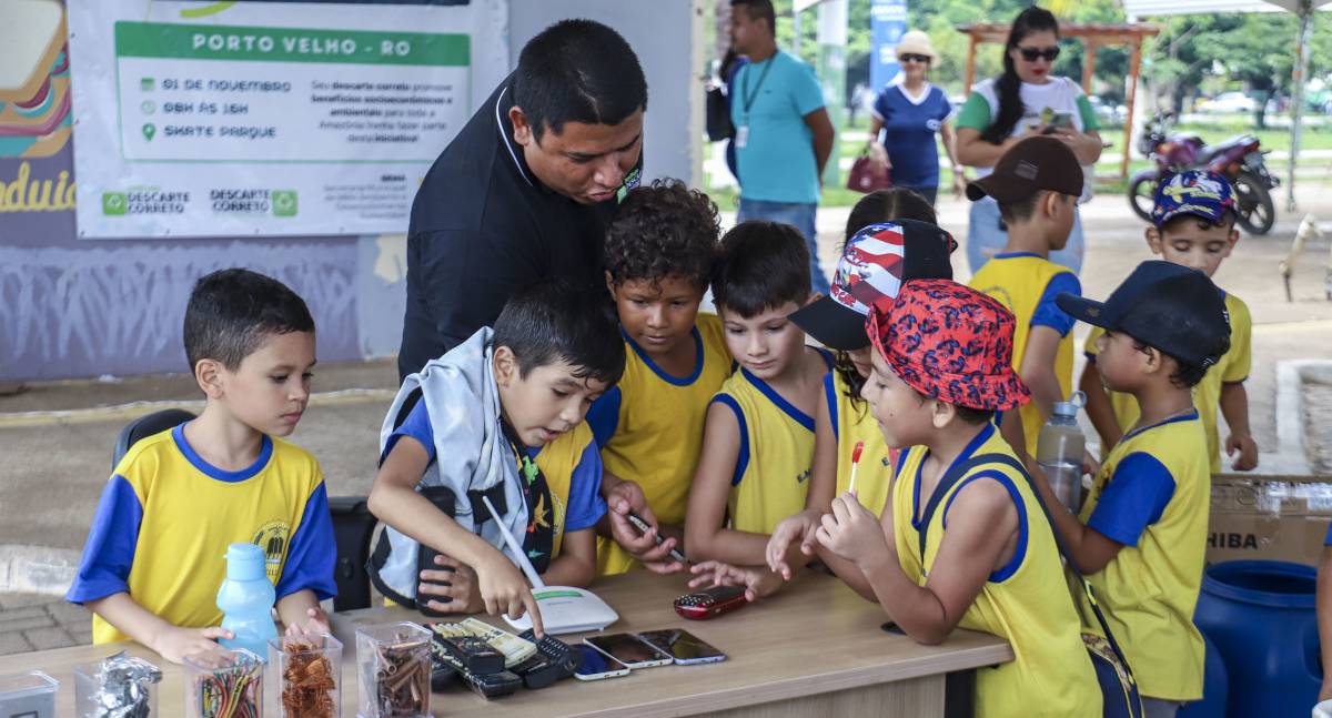 Descarte correto de eletrônicos mobiliza estudantes da Escola Flor de Laranjeiras em Porto Velho