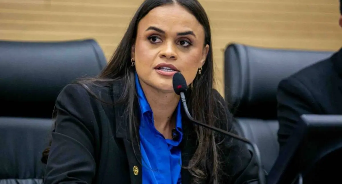 Dra Taíssa apresenta projeto que cria política para descarte e reciclagem de baterias de veículos elétricos