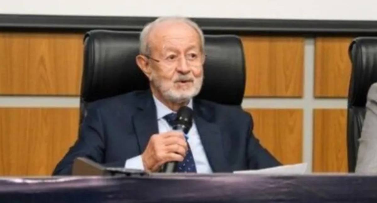 Dra. Taíssa Sousa presta homenagem ao conselheiro emérito Valdivino Crispim