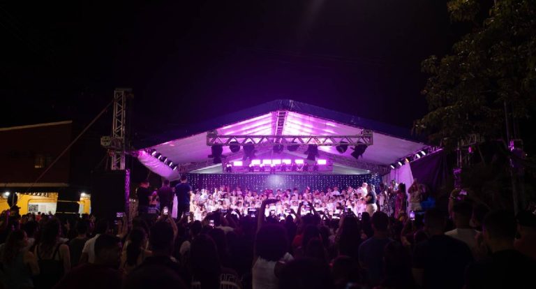 Emoção marca primeira noite da Cantata Natalina de Jaru