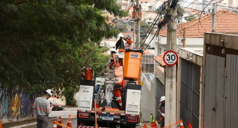 Enel anuncia investimentos de 10 bilhões de reais para rede subterrânea
