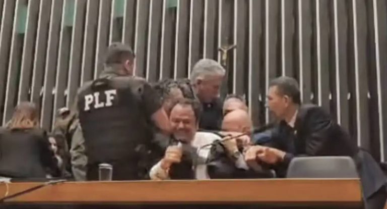 Entidades condenam retirada da imprensa na Câmara dos Deputados