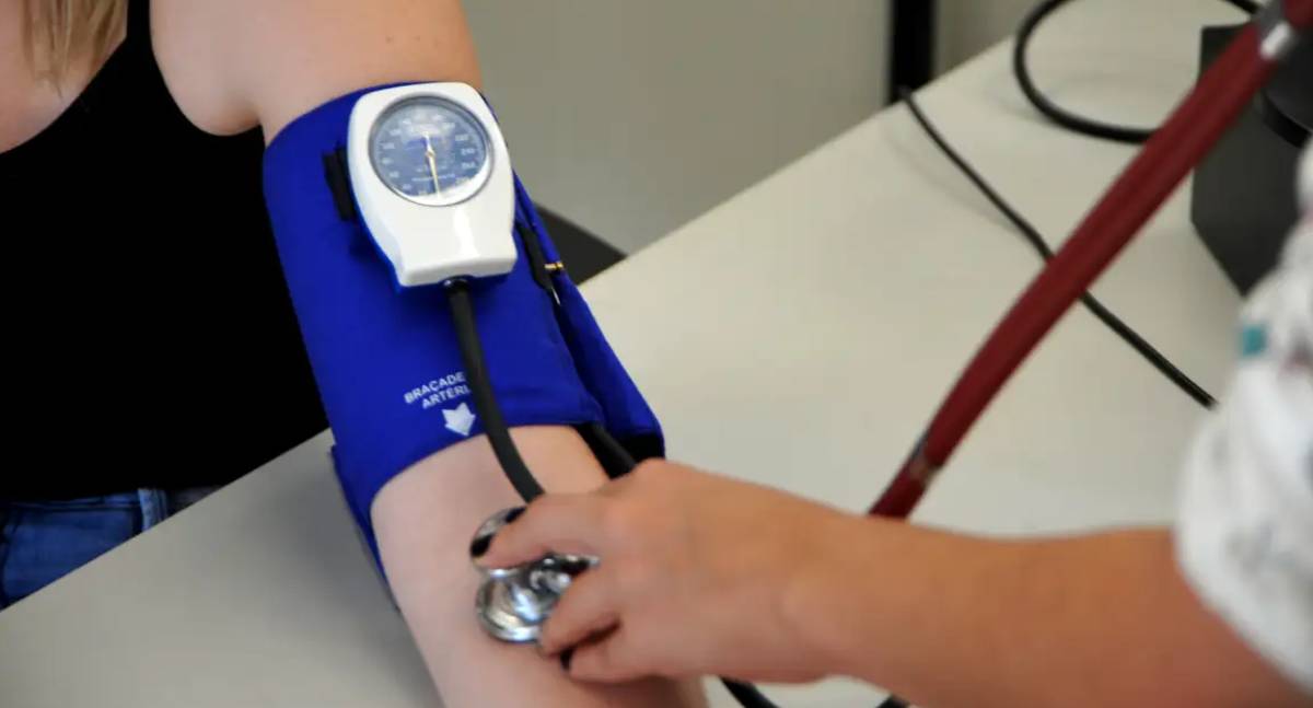 Entidades médicas alertam contra prescrição de testosterona para mulheres sem indicação