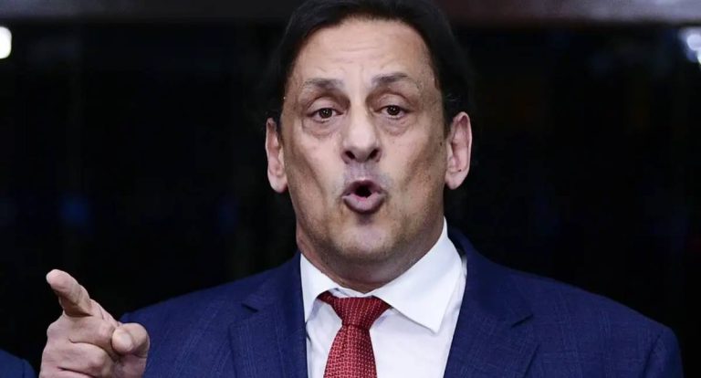 Ex-advogado de Bolsonaro é condenado por injúria racial