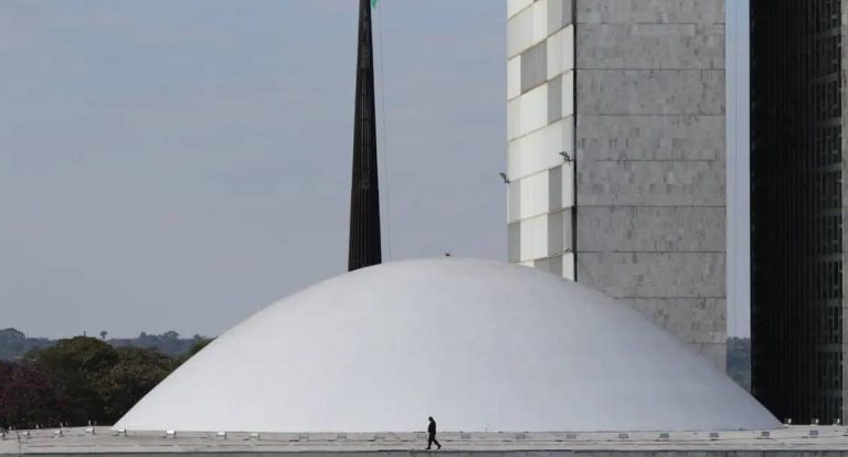 Ex-coordenador do INSS depõe em CPMI após condução coercitiva