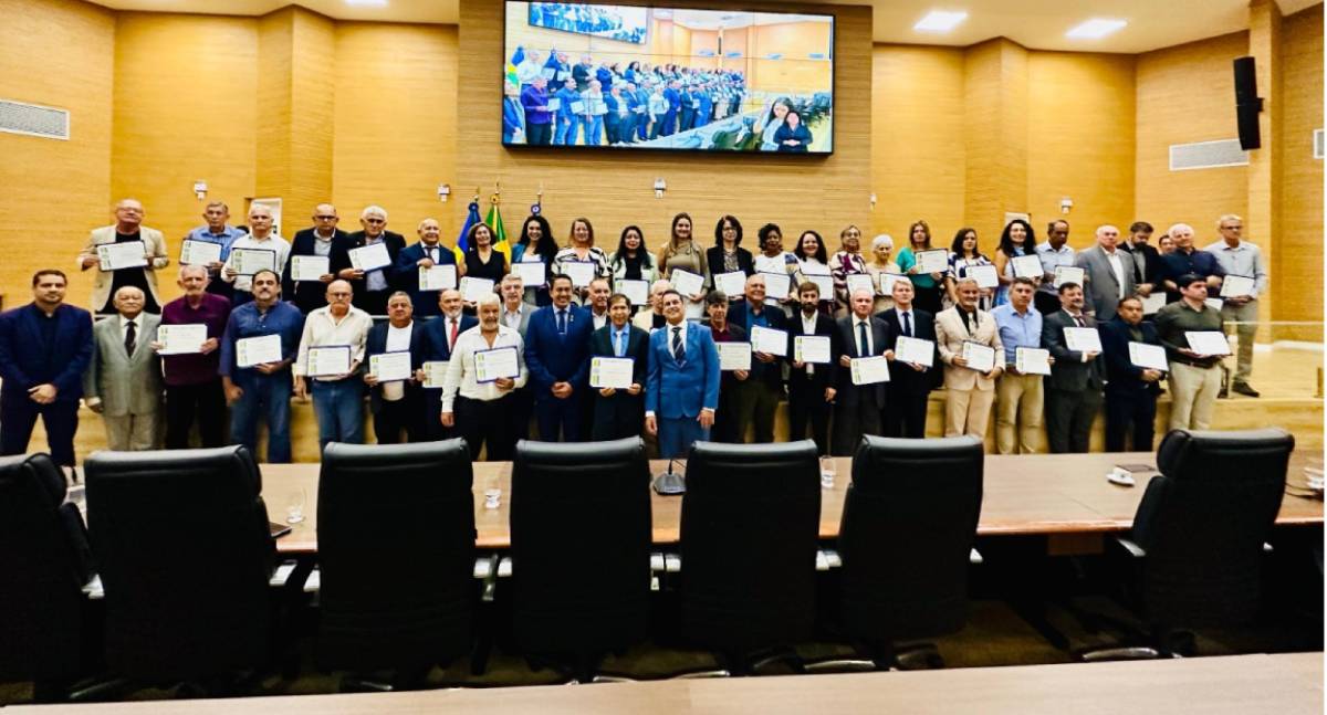 Eyder Brasil condecora profissionais do CREA-RO em reconhecimento às contribuições para Rondônia