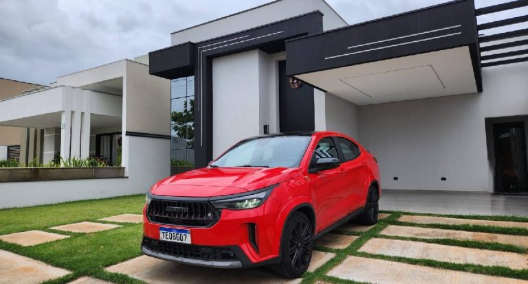 Fastback cresce no mercado e ganha leitura esportiva na versão Abarth