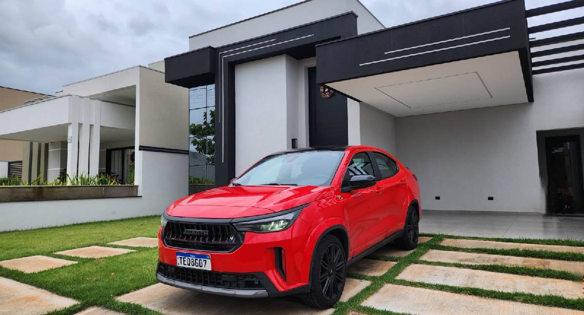 Fastback cresce no mercado e ganha leitura esportiva na versão Abarth