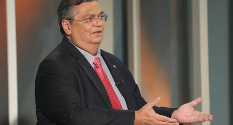 Flávio Dino, do STF, manda PF investigar R$ 72,3 milhões em novas irregularidades nas emendas Pix