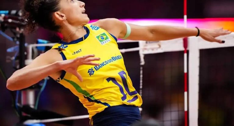 Gabi Guimarães é eleita 2ª melhor do mundo no vôlei