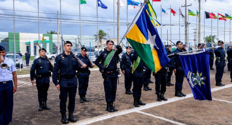 Governo de RO comemora 50 anos da Polícia Militar com formatura e entrega de medalhas