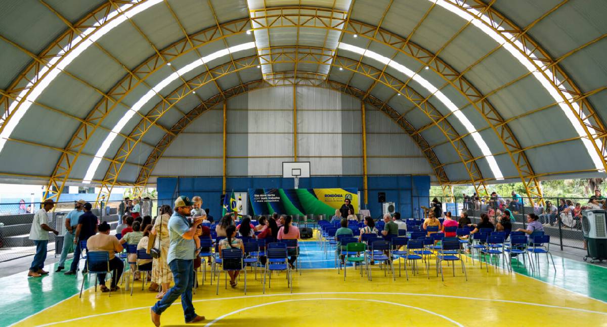 Governo de Rondônia entrega quadra poliesportiva em escola de Monte Negro